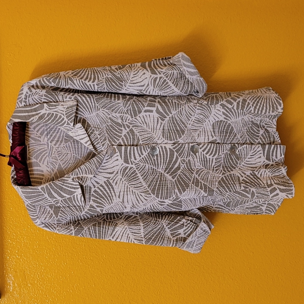 Habitat abstract leaf motif button-down tunic, 3/4 sleeves with button tab cuffs